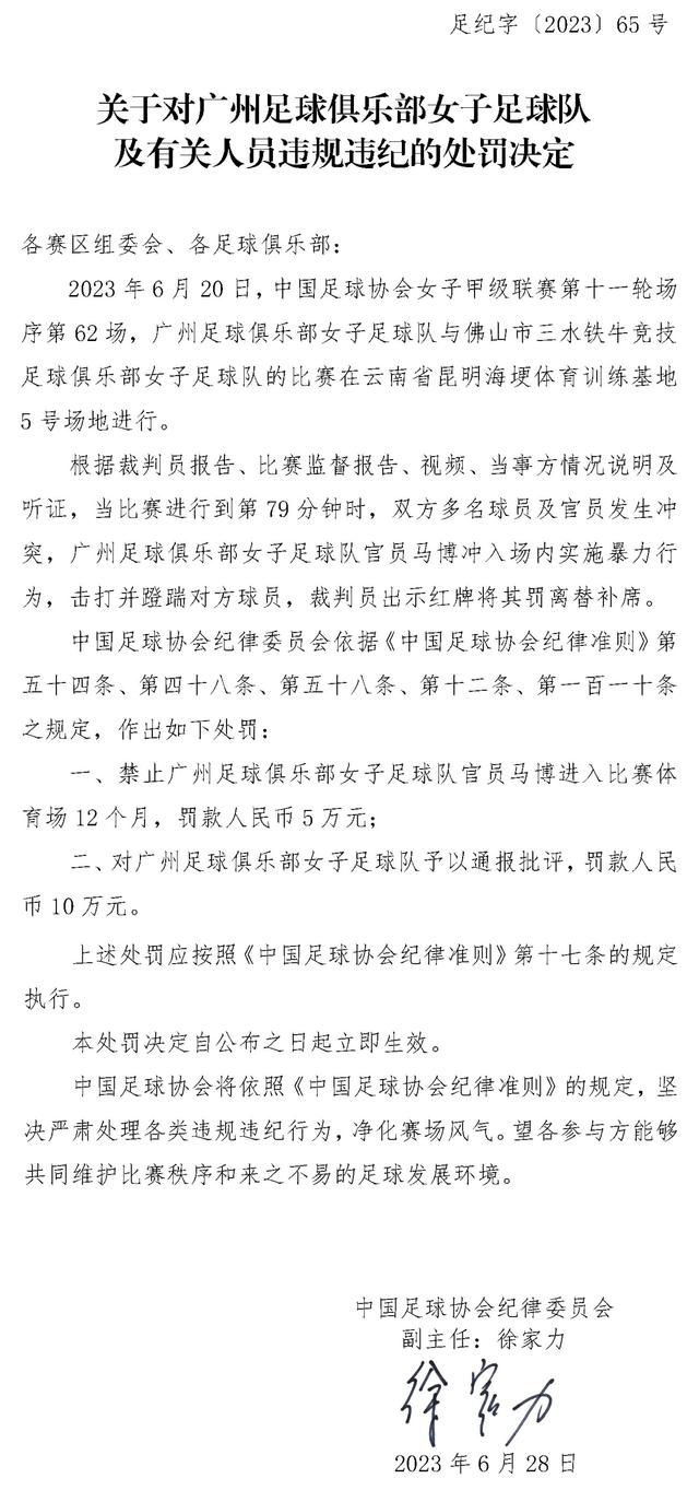 很快，张二毛便带着自己混饭吃的那堆假古董，跟着董奎马不停蹄的赶到白金汉宫。